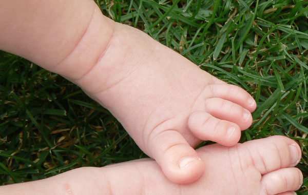 Worms in Lawn babies feet in the grass